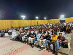 'સ્નેહમિલનમાં આવેલ બહોળી સંખ્યામાં હિન્દુ સમાજ'